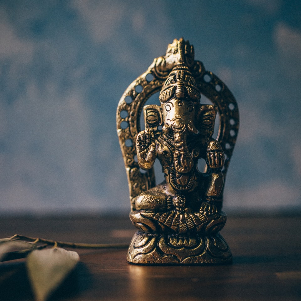 Gold Card Green Table